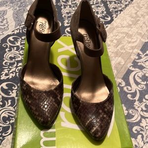 Moda Reflex taupe ankle strap heels - size 8 1/2